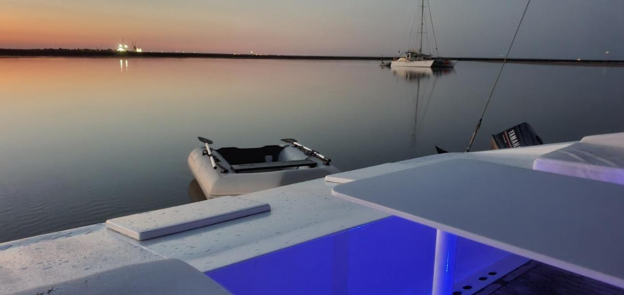 Hotel Barco Casa Catamara Sleepandboat Distrikt Distrikt Faro Exterior foto
